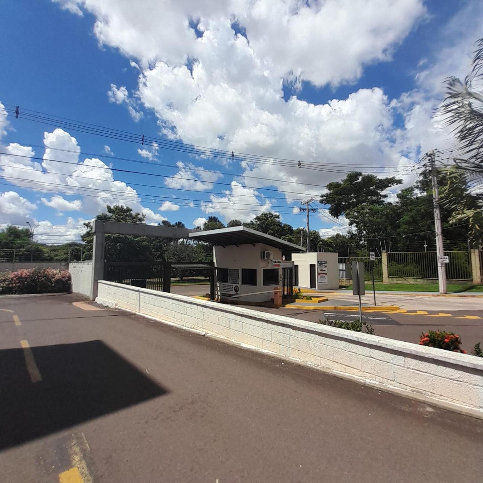 4 ESTAÇÕES - apto em condomínio - 2 quartos com ar condicionado