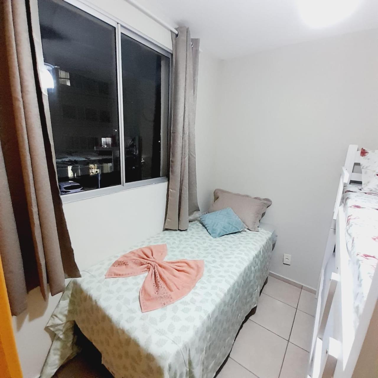 4 ESTAÇÕES - apto em condomínio - 2 quartos com ar condicionado