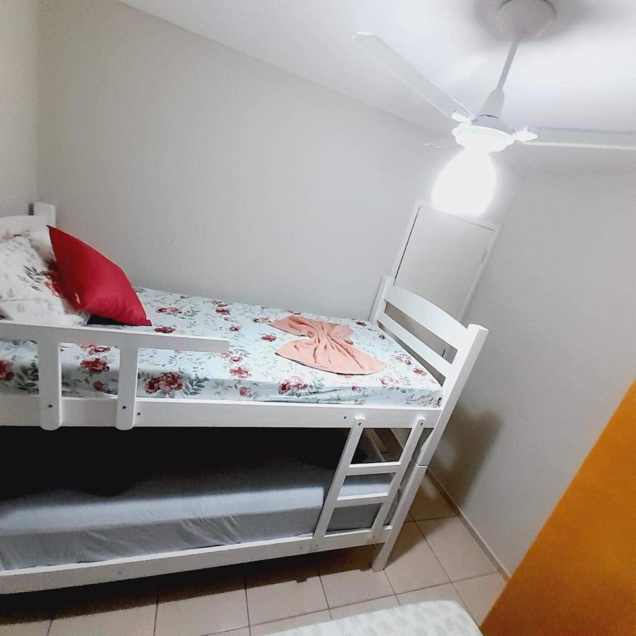 4 ESTAÇÕES - apto em condomínio - 2 quartos com ar condicionado