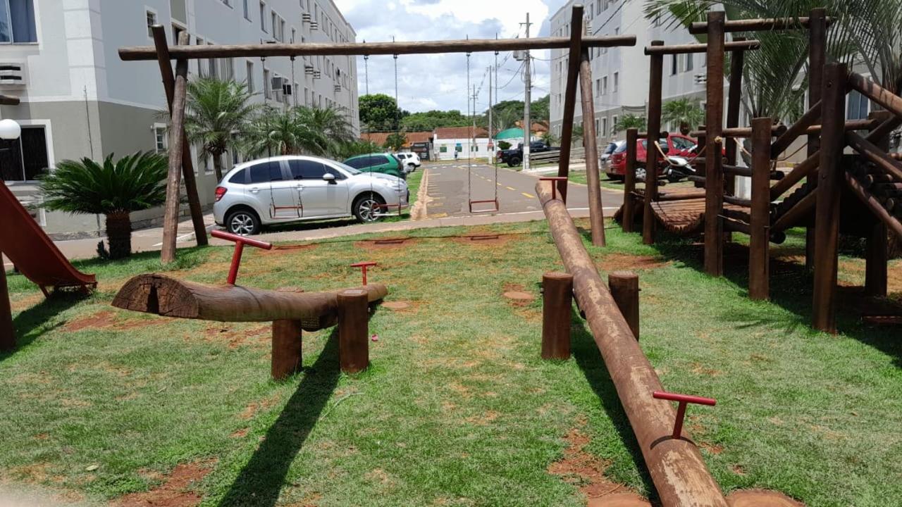 4 ESTAÇÕES - apto em condomínio - 2 quartos com ar condicionado