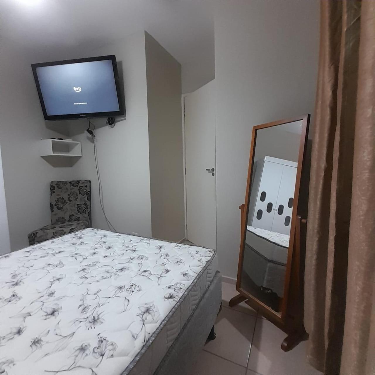4 ESTAÇÕES - apto em condomínio - 2 quartos com ar condicionado