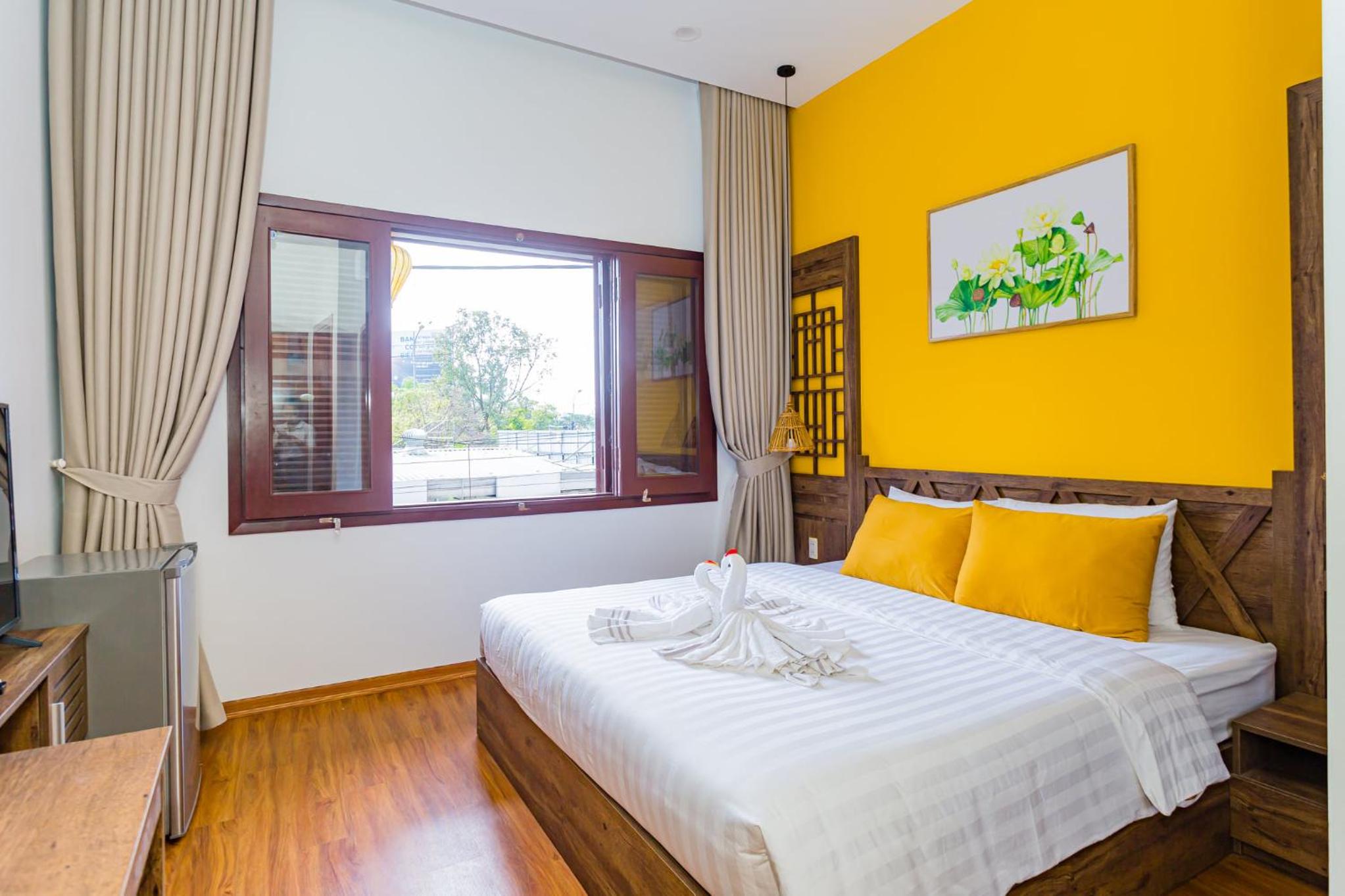 SOLEIL BOUTIQUE view 5