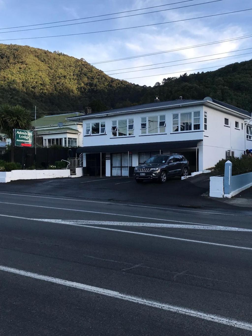 Admirals Lodge