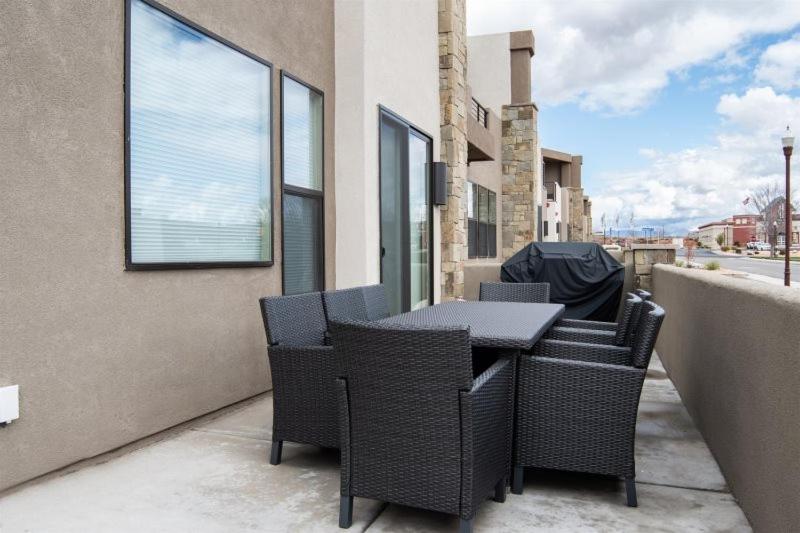 Town Center 2351 Private Hot Tub,Pickleball Equipment, XBOX view 5