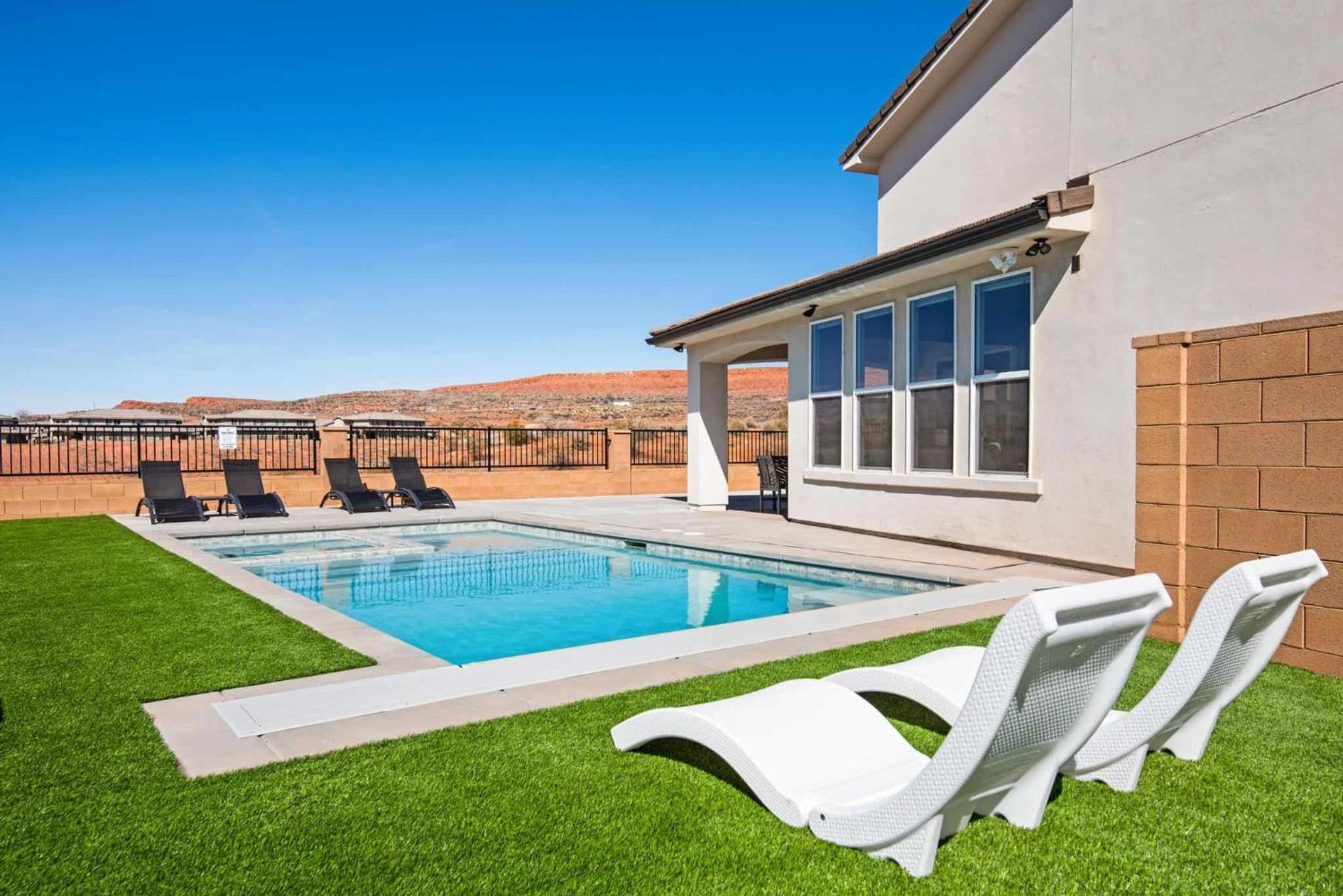Paseos Poolhouse home