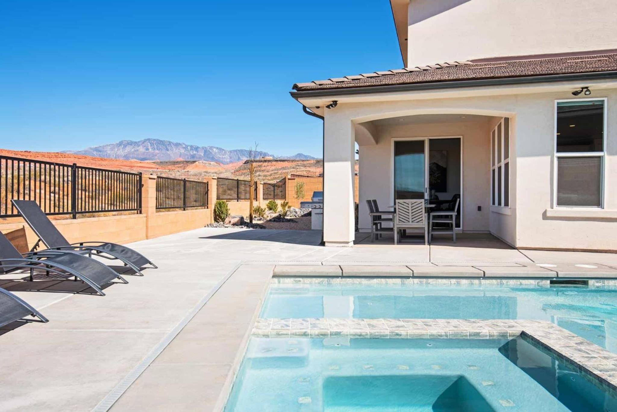 Paseos Poolhouse home