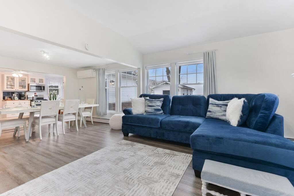 Private Lakefront Luxury Minutes to the Falls view 5