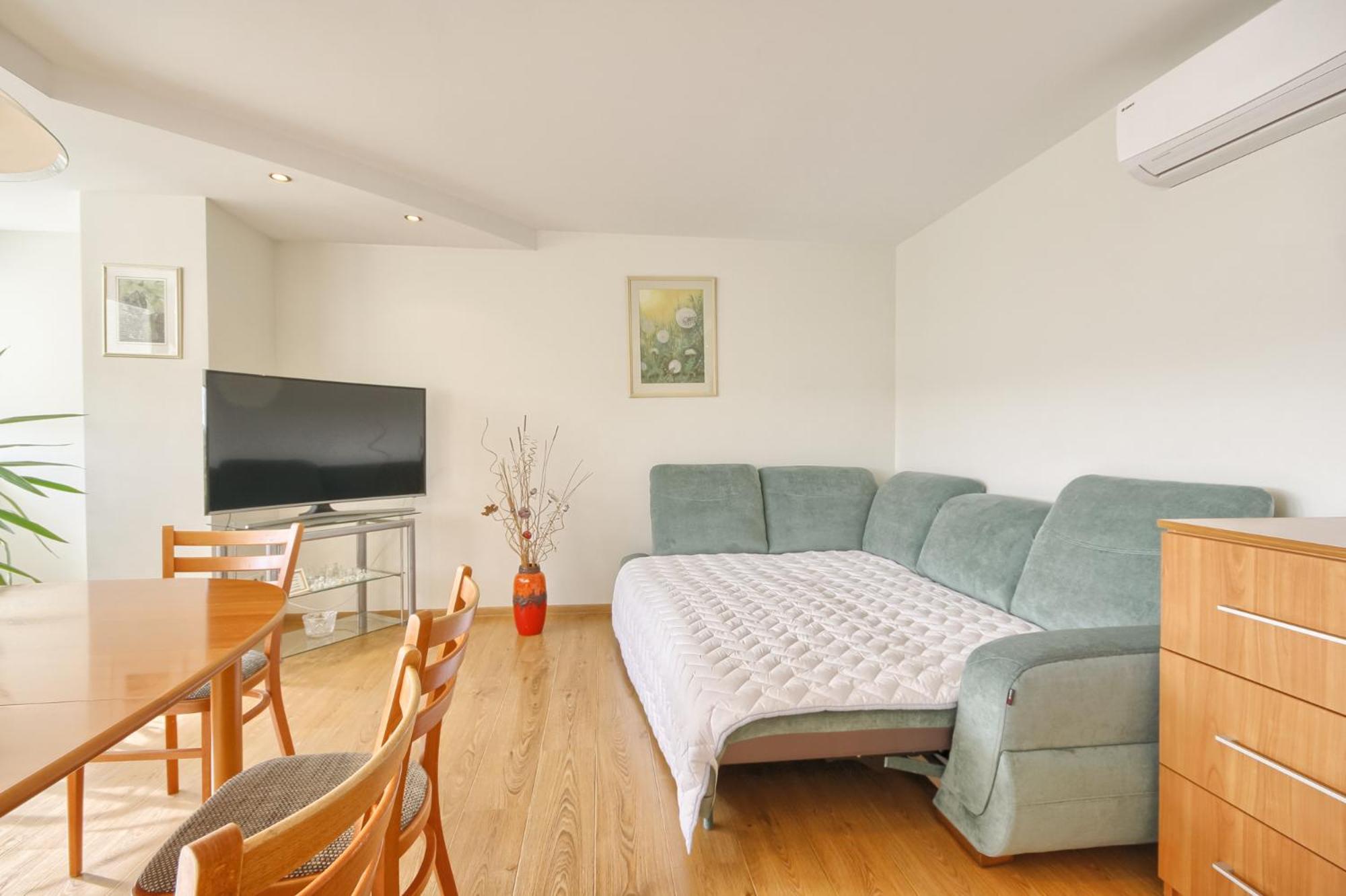 Apartment with air conditioning in the Center view 4