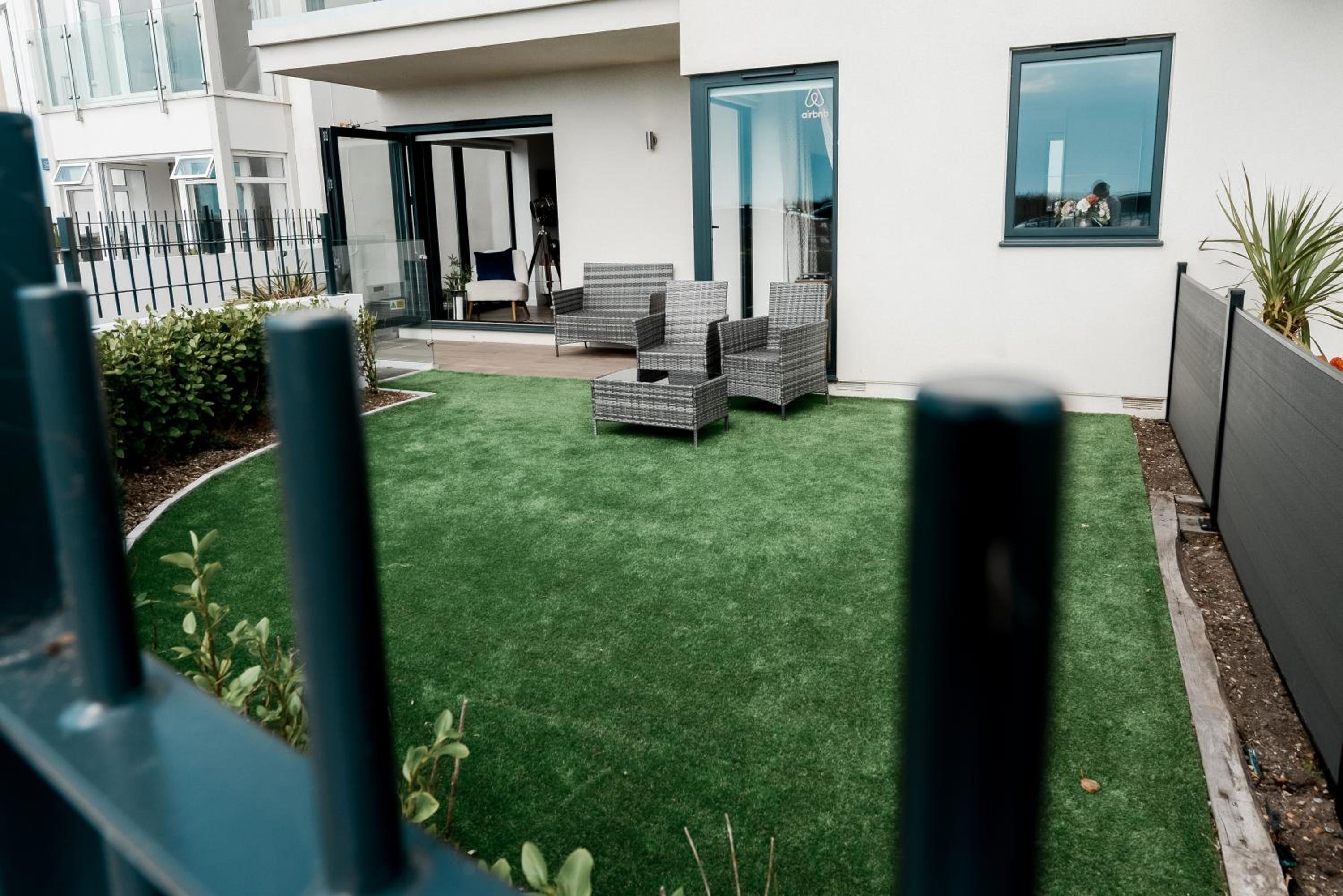 Brand New Beachfront Ground floor with garden 2 Bed apartment 6 Guests
