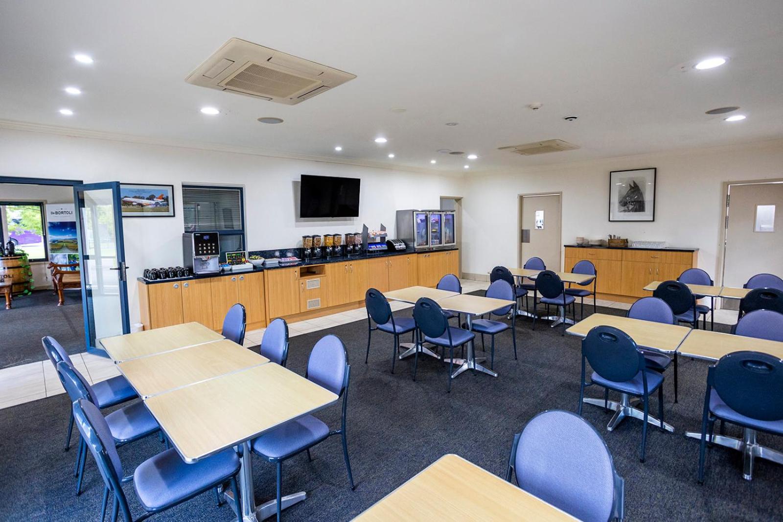 Hawkesbury Race Club Motel