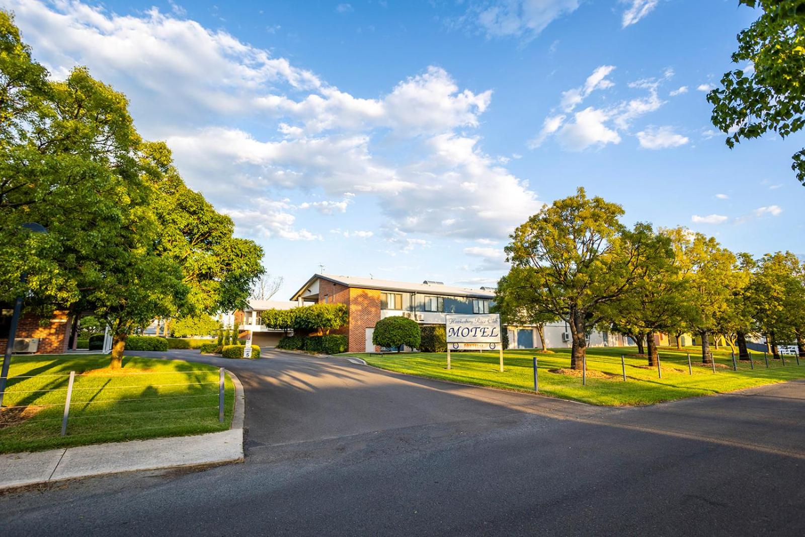 Hawkesbury Race Club Motel