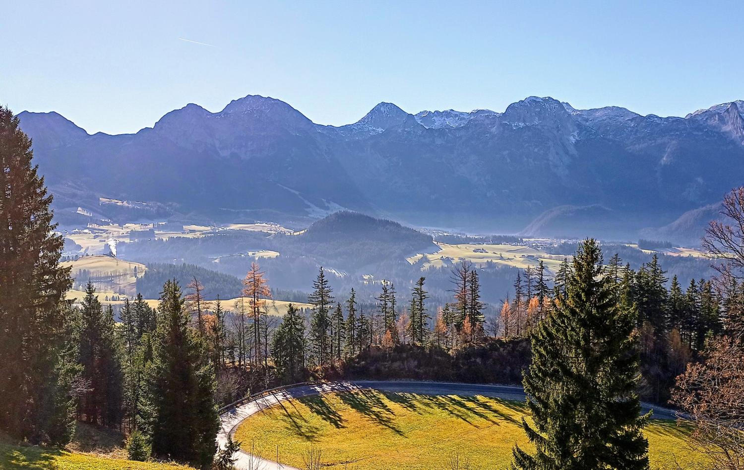Villa Edelweiss - 3 to 6 Guests - private use of indoor pool, sauna and garden terrace