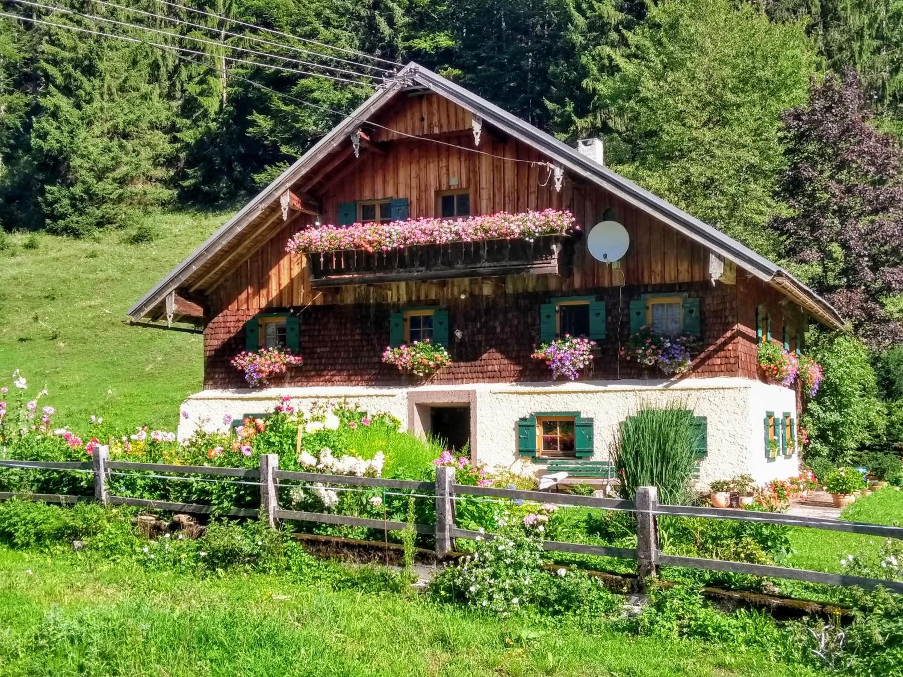 Villa Edelweiss - 3 to 6 Guests - private use of indoor pool, sauna and garden terrace