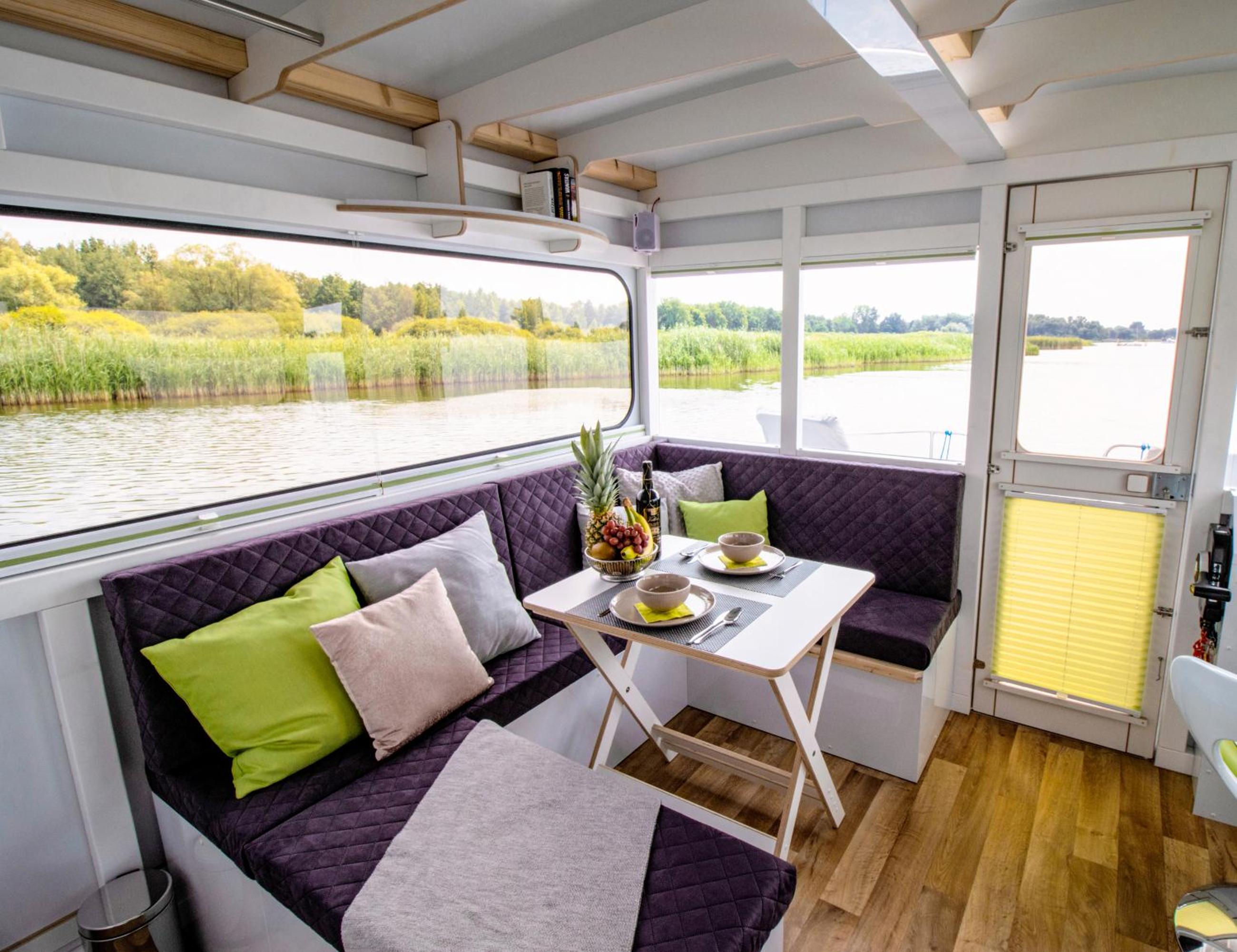Hausboot FIONA im Yachthafen Berlin-Schmöckwitz auf der Spree und dem Müggelsee von Anfang April bis Ende Oktober