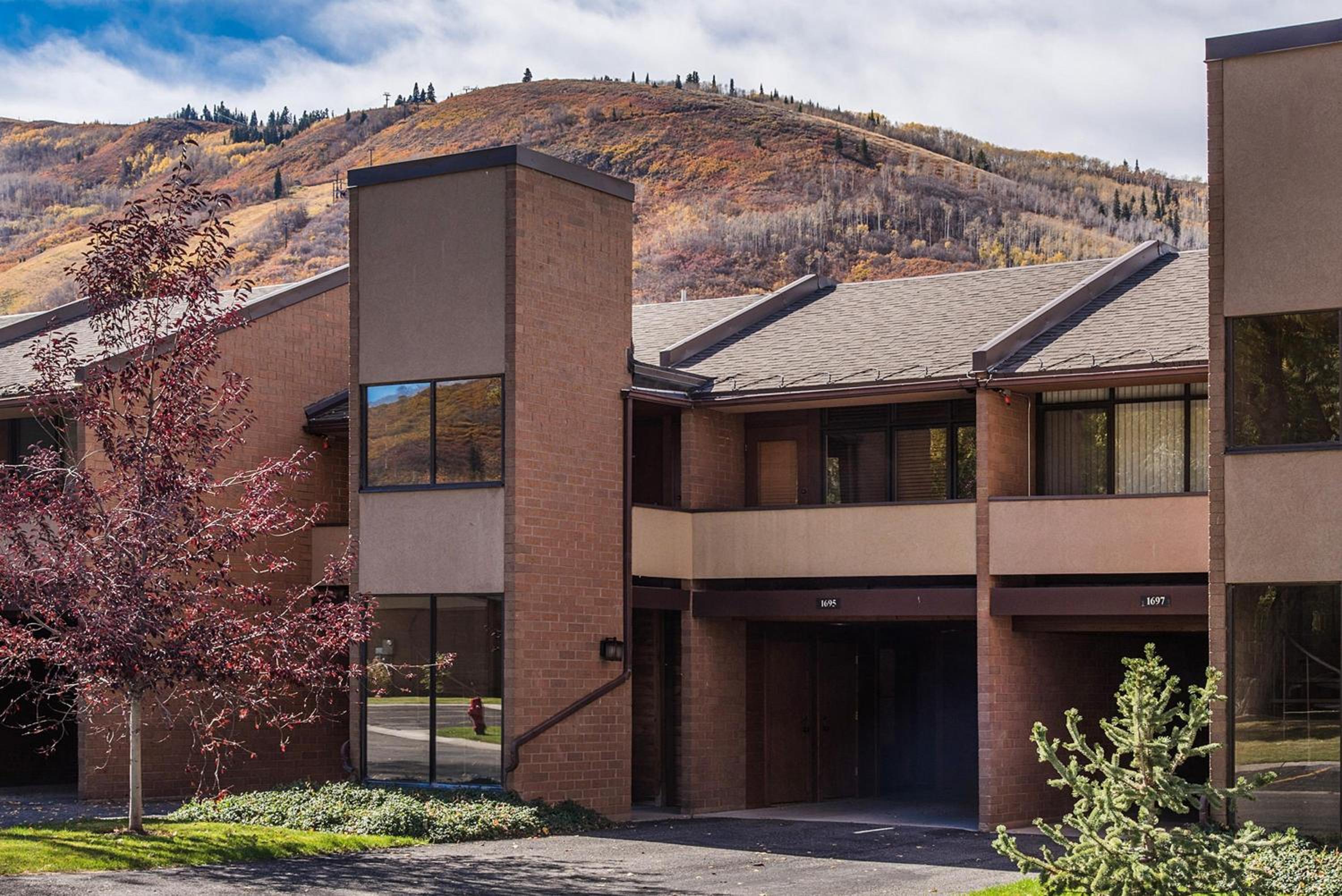 Park Avenue Upgraded 3 Bedroom Condominiums view 4