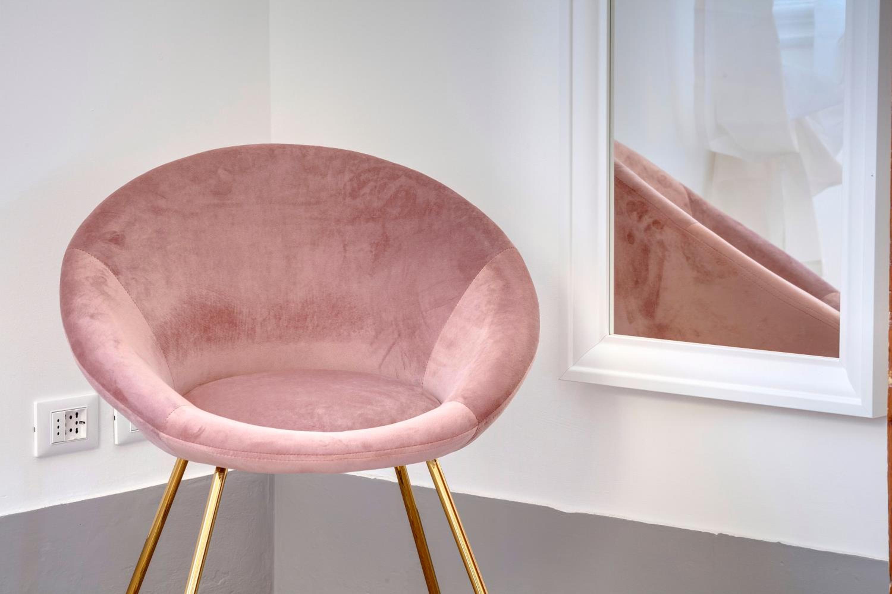 Magenta Apartment by Mamo Florence