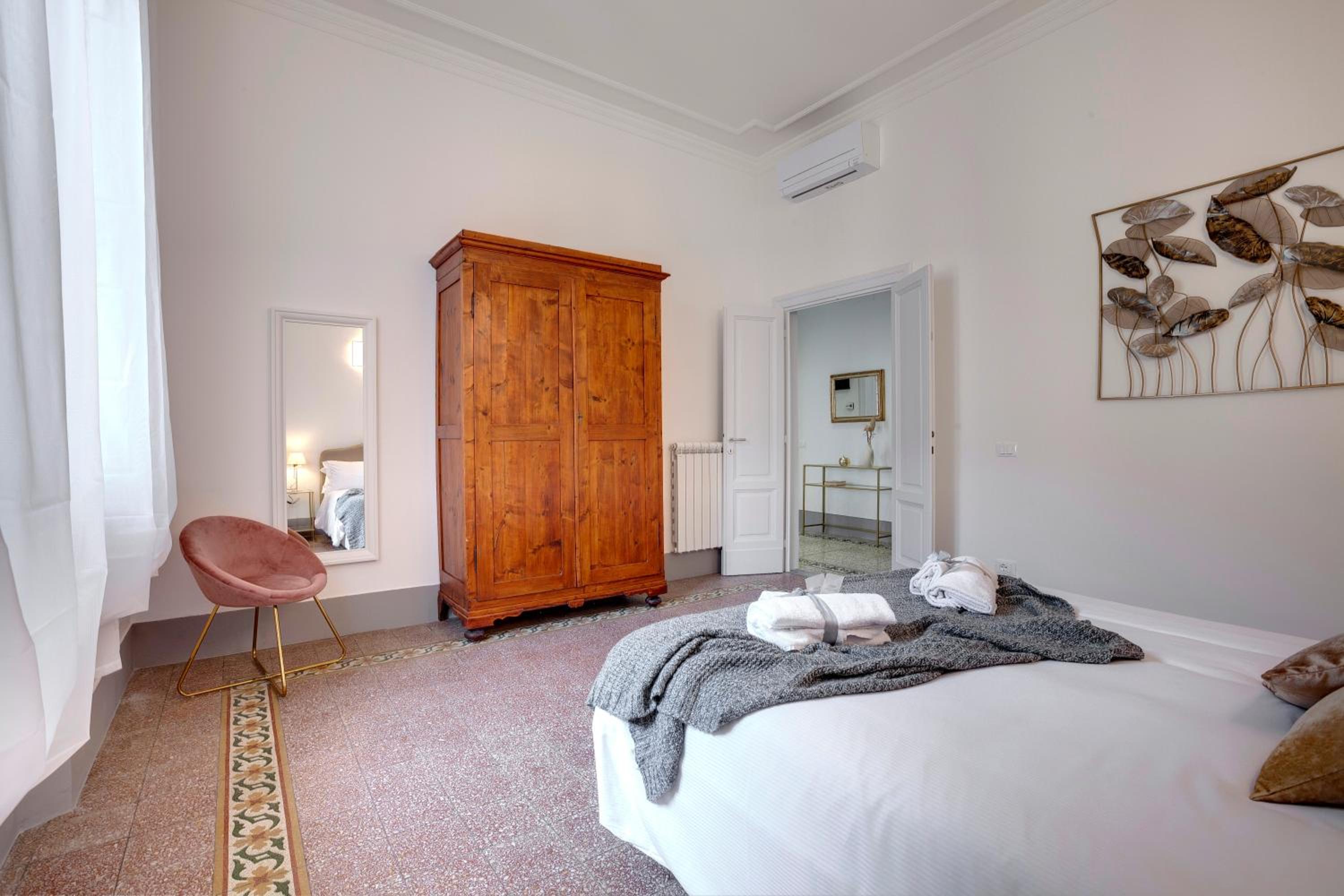 Magenta Apartment by Mamo Florence