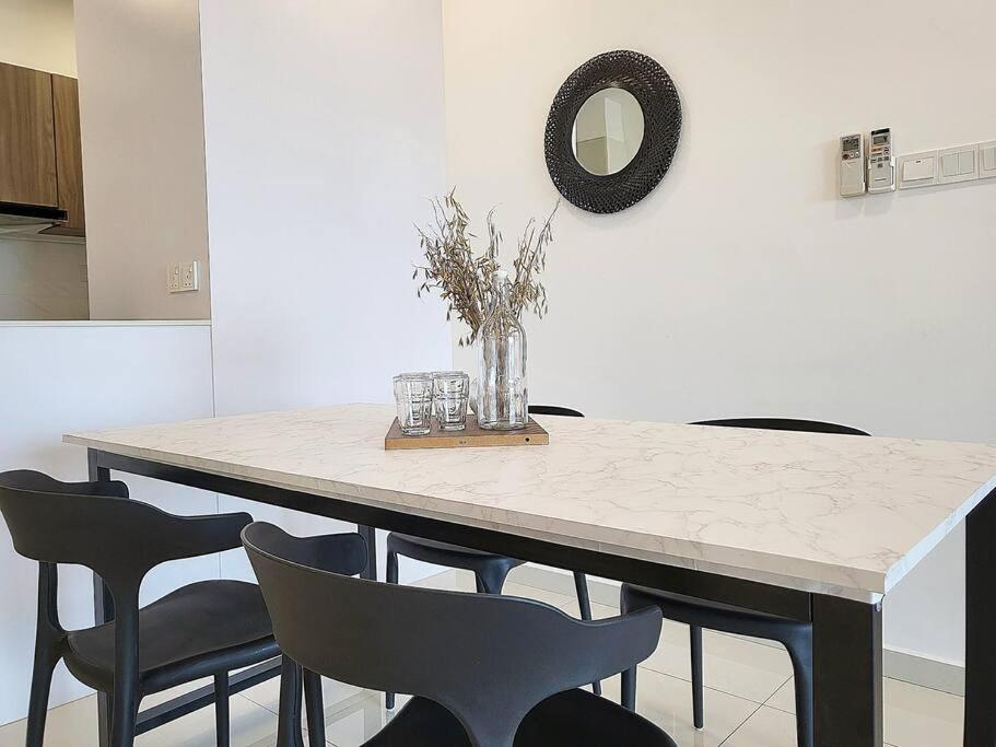 Panoramic Skyline View - 3 Bedrooms 6 Pax - Free Parking
