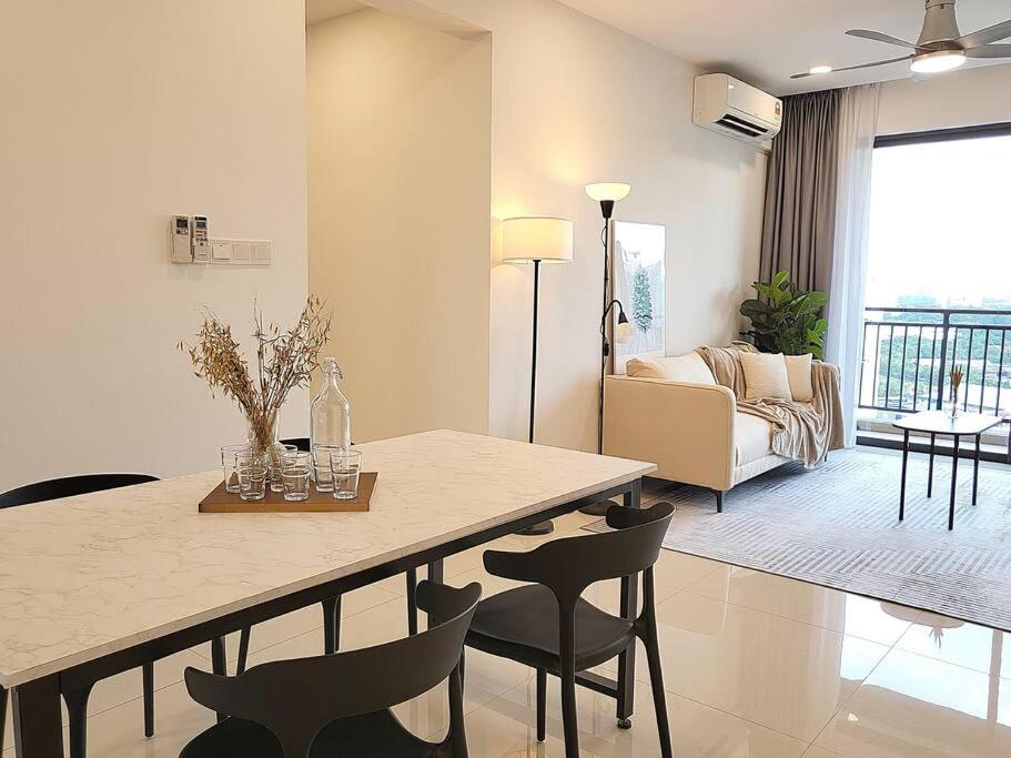 Panoramic Skyline View - 3 Bedrooms 6 Pax - Free Parking
