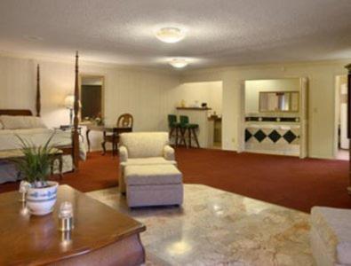 Merced Vacations - Merced Inn  Suites - Property Image 6