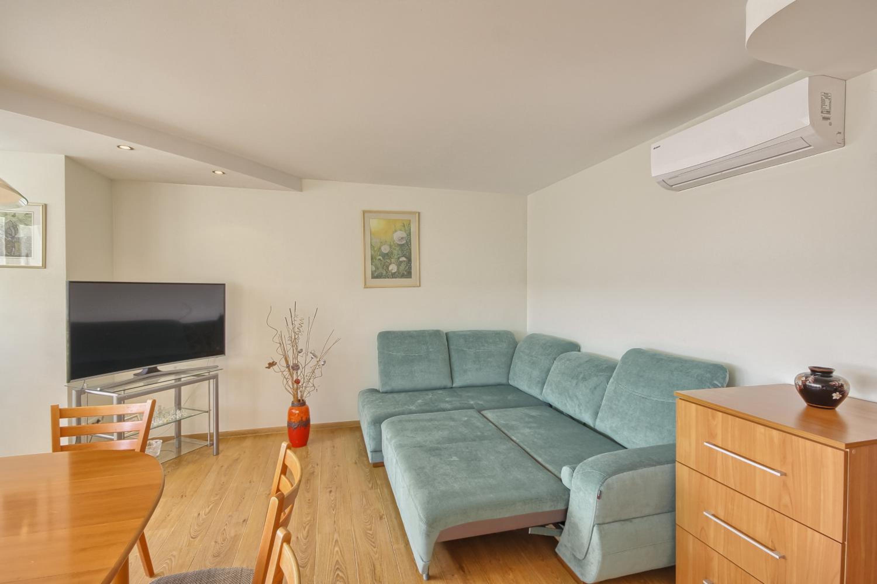 Apartment with air conditioning in the Center view 3