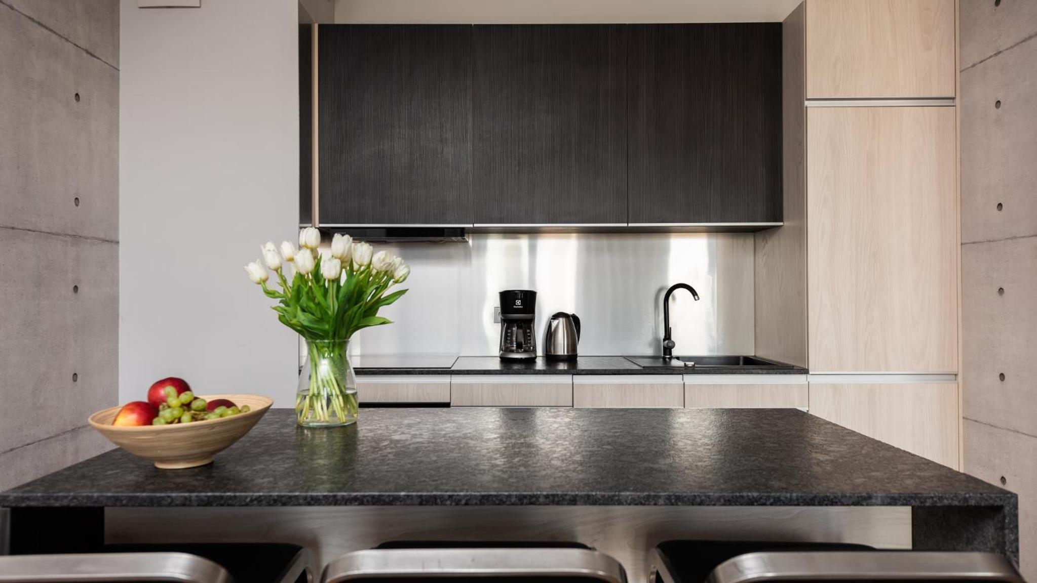 Flatbook - City Center Apartments Brabank with Parking