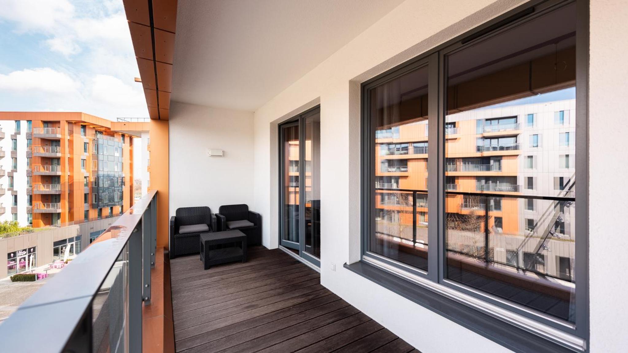 Flatbook - City Center Apartments Brabank with Parking