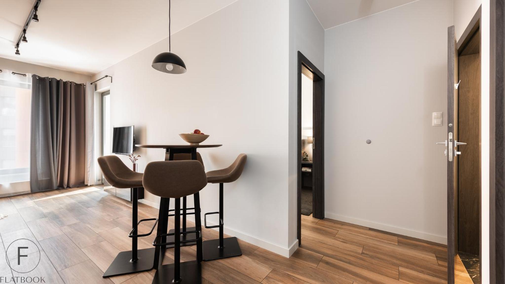 Flatbook - City Center Apartments Brabank with Parking