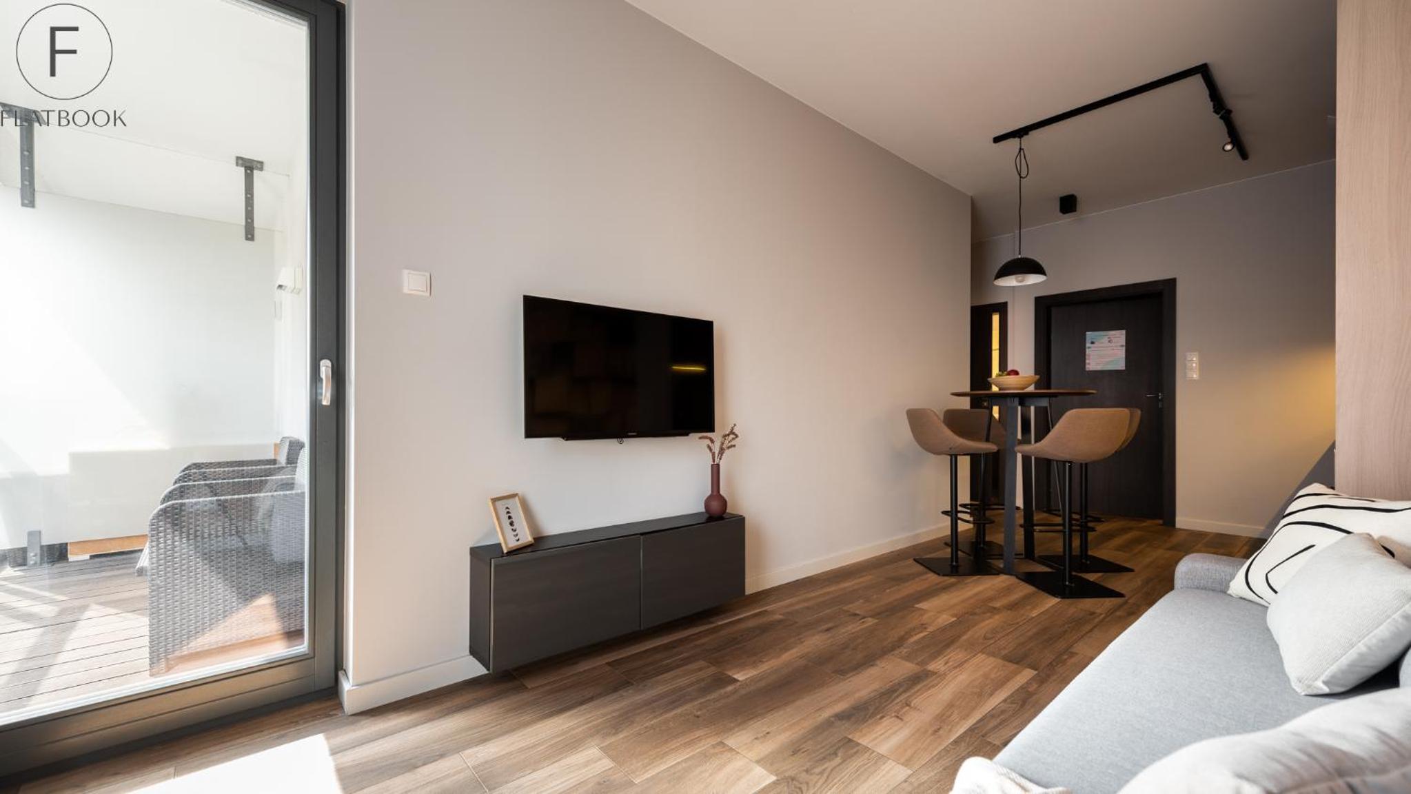 Flatbook - City Center Apartments Brabank with Parking