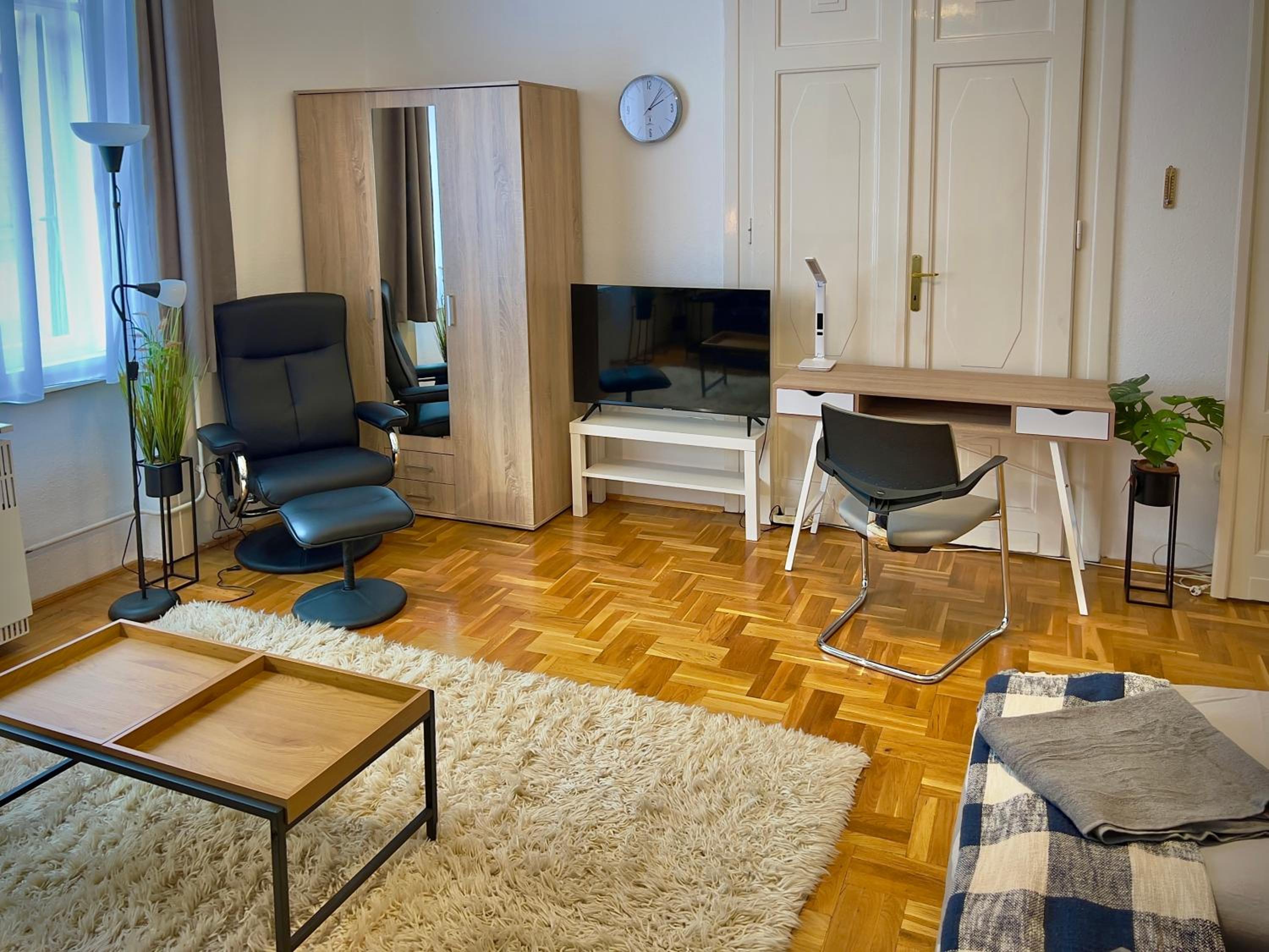 Residence in the pedestrial area view 4