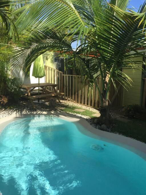 Le nid d'amour avec sa piscine et jacuzzi chauffés view 3