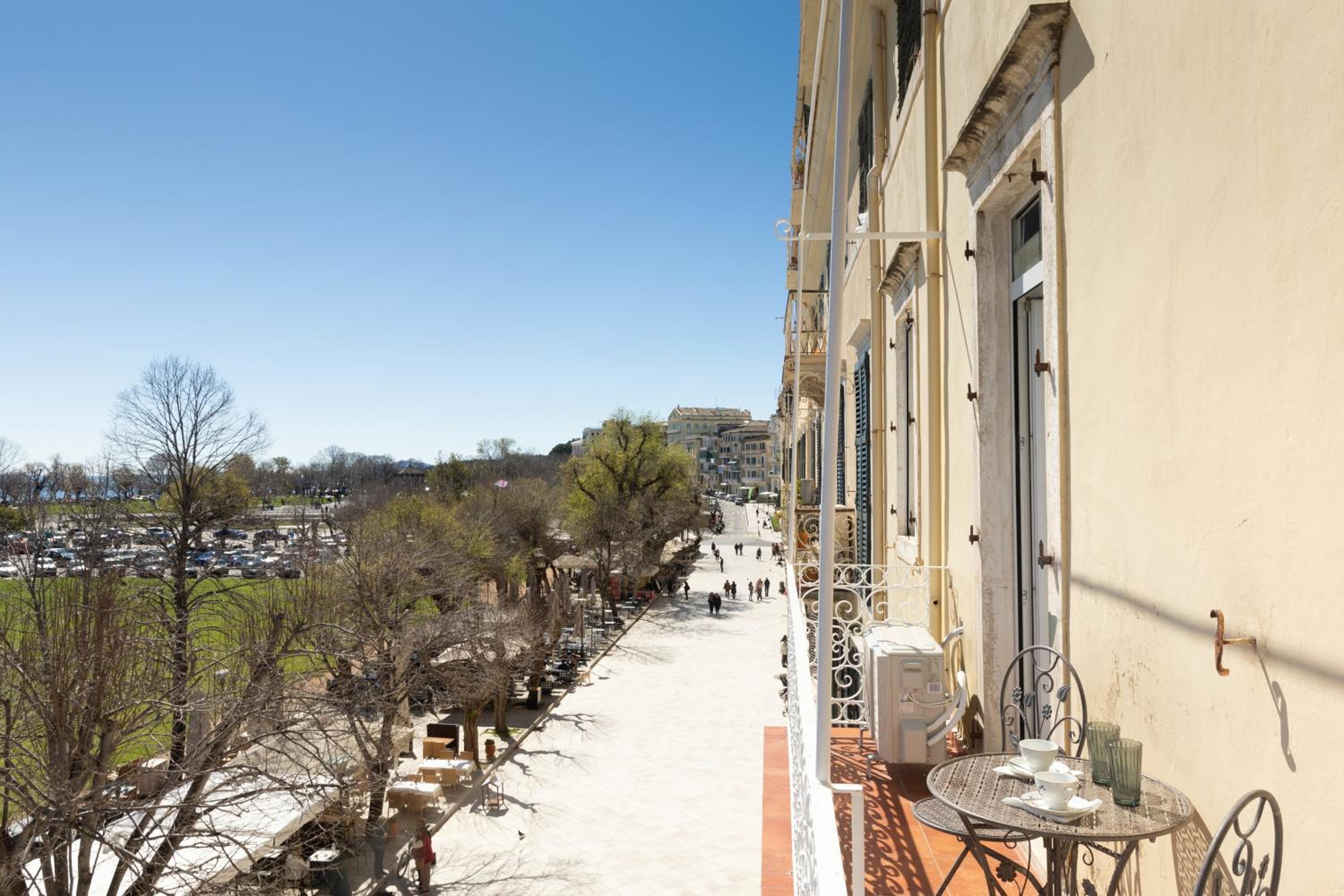 Rivoli Luxurious Seaview Suite in Liston Square photo 5