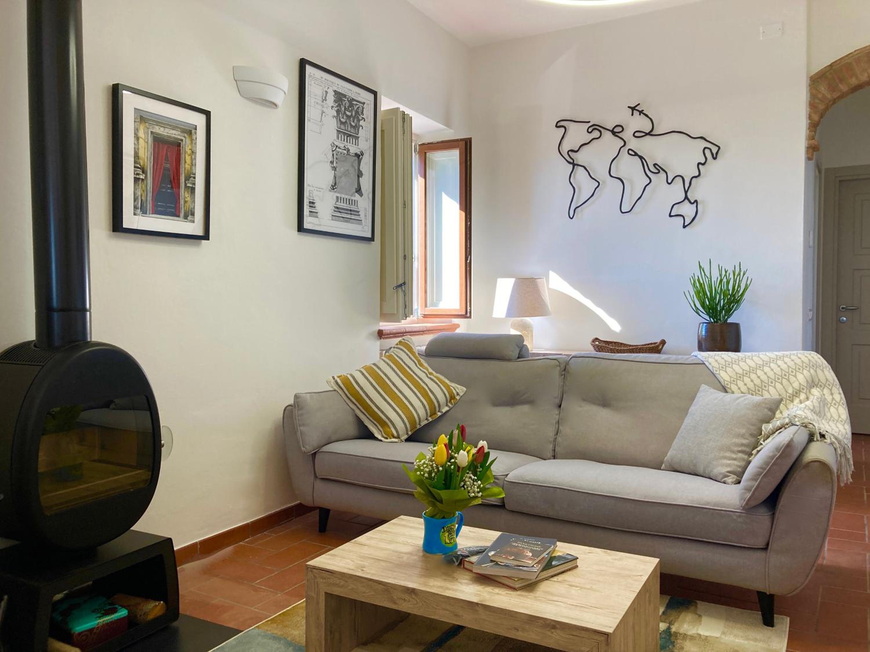 Grove Cottage: Immersed in nature & close to town view 2