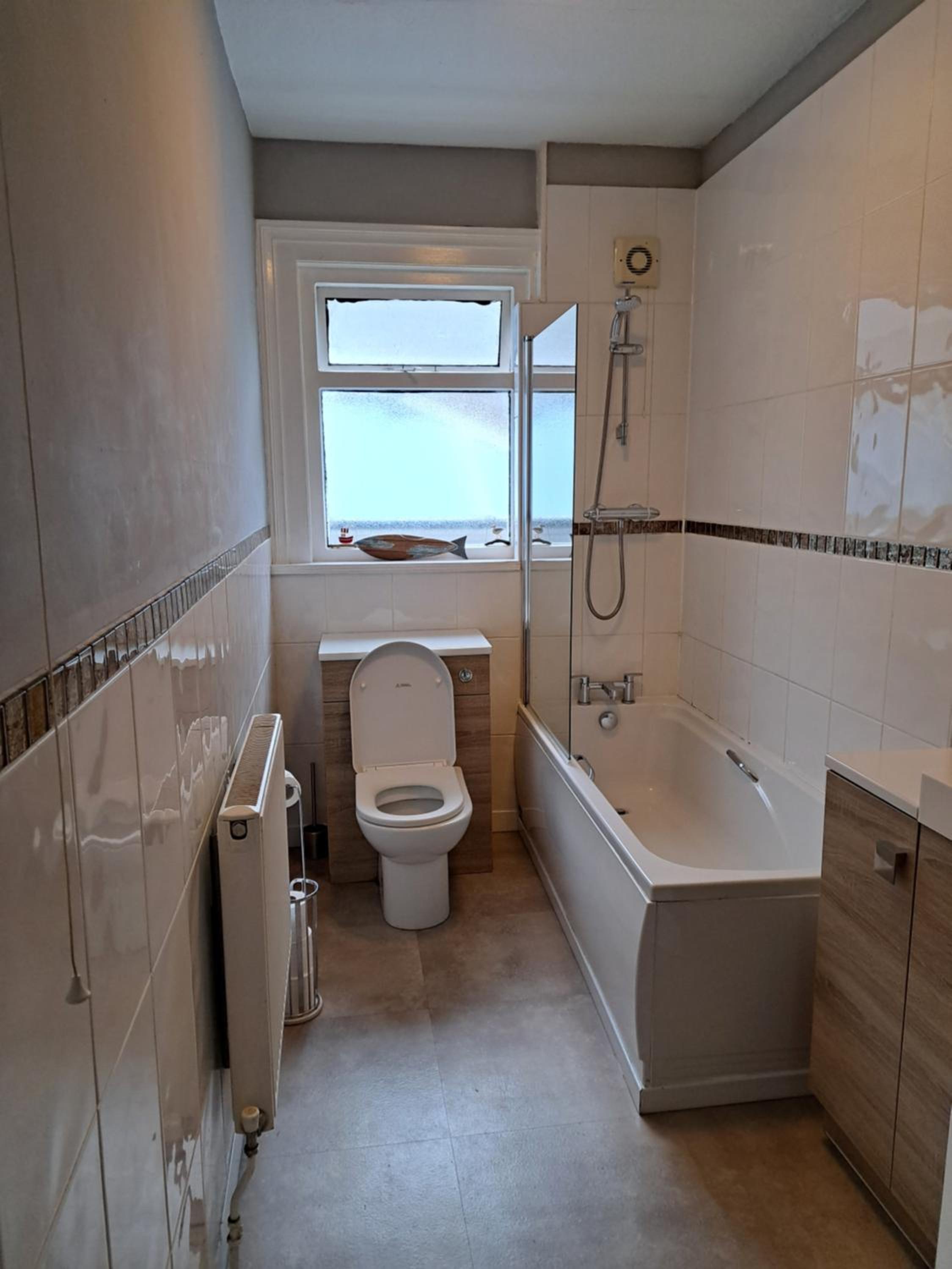 Llandudno apartment, quirky pub with tropical beer garden view 5