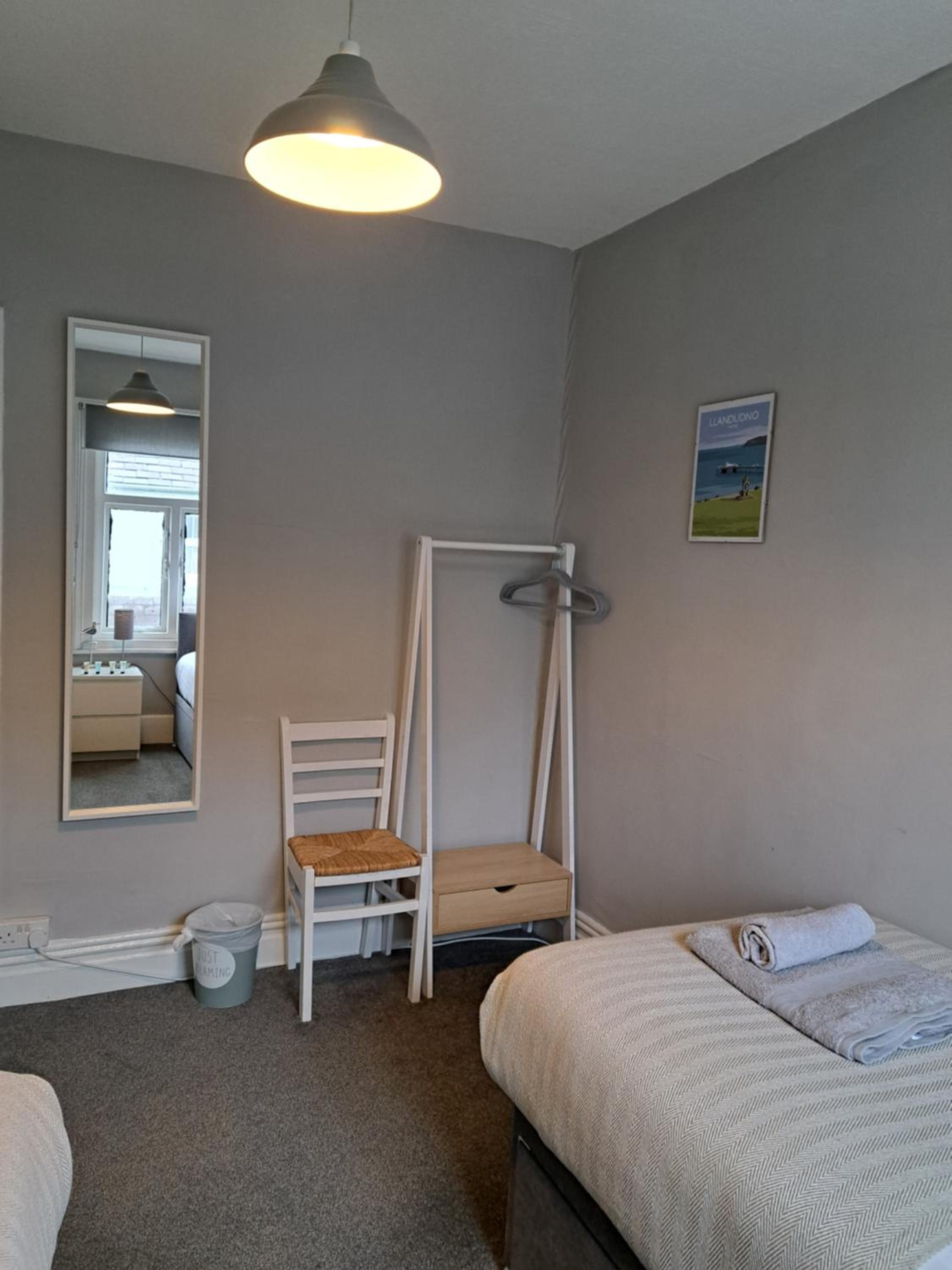 Llandudno apartment, quirky pub with tropical beer garden view 3