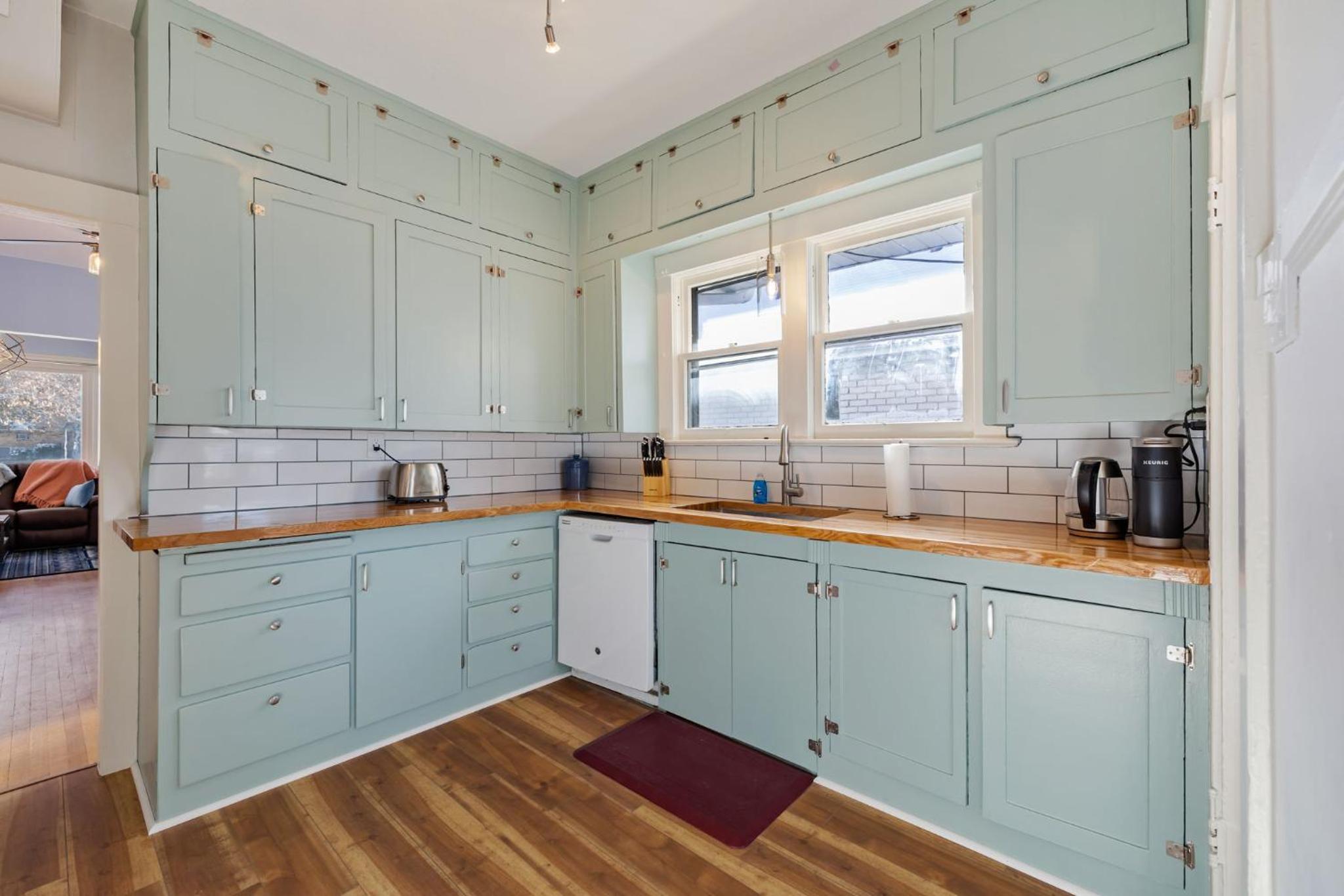 2 Bedroom Near Trolley Square and Liberty Park! view 3