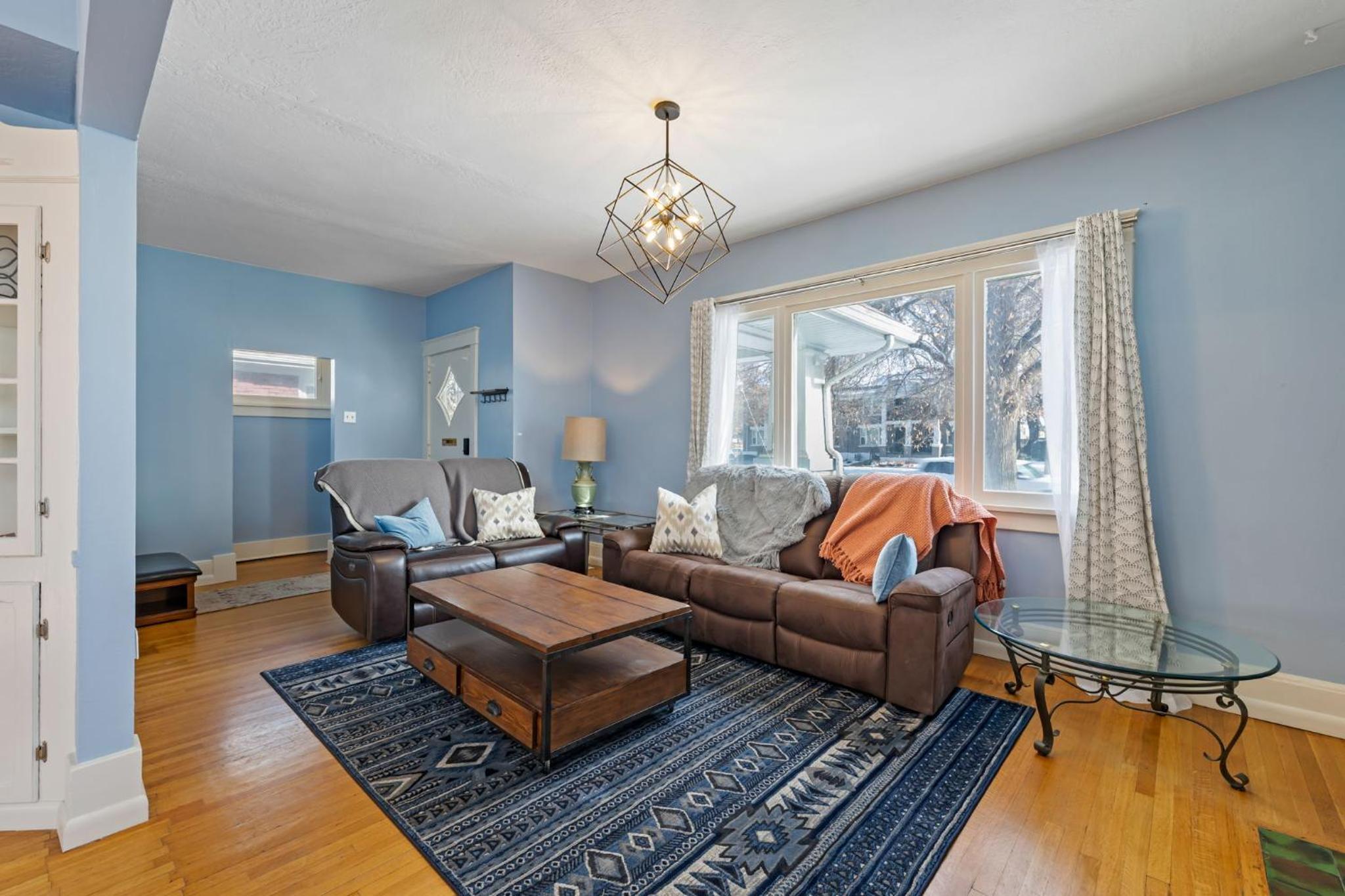 2 Bedroom Near Trolley Square and Liberty Park! view 5