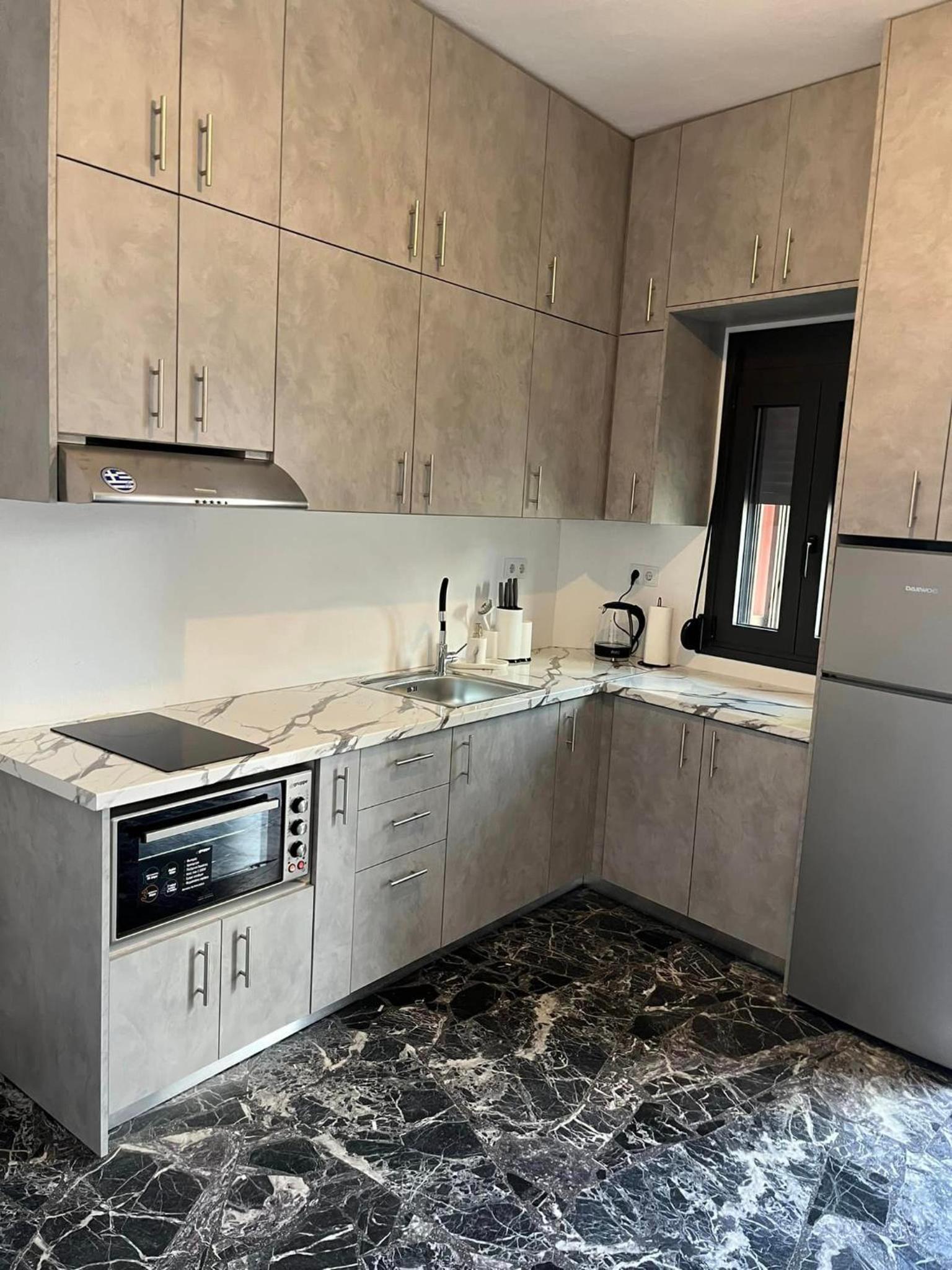 Helios Stays - Sisi Private Apartments