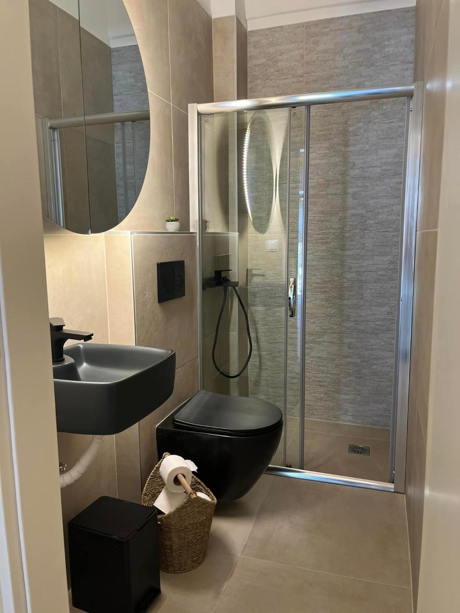 Helios Stays - Sisi Private Apartments