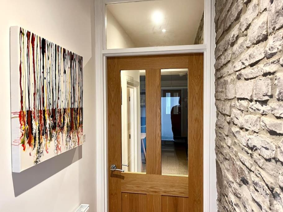 8 Crickhowell Cottages, Standard St, Central Crickhowell view 2