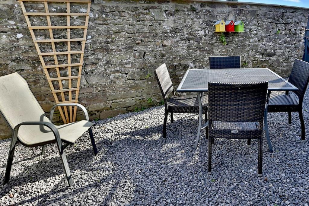 8 Crickhowell Cottages, Standard St, Central Crickhowell view 5