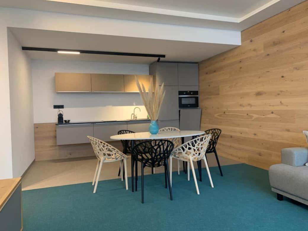 LAKESIDE Apartements