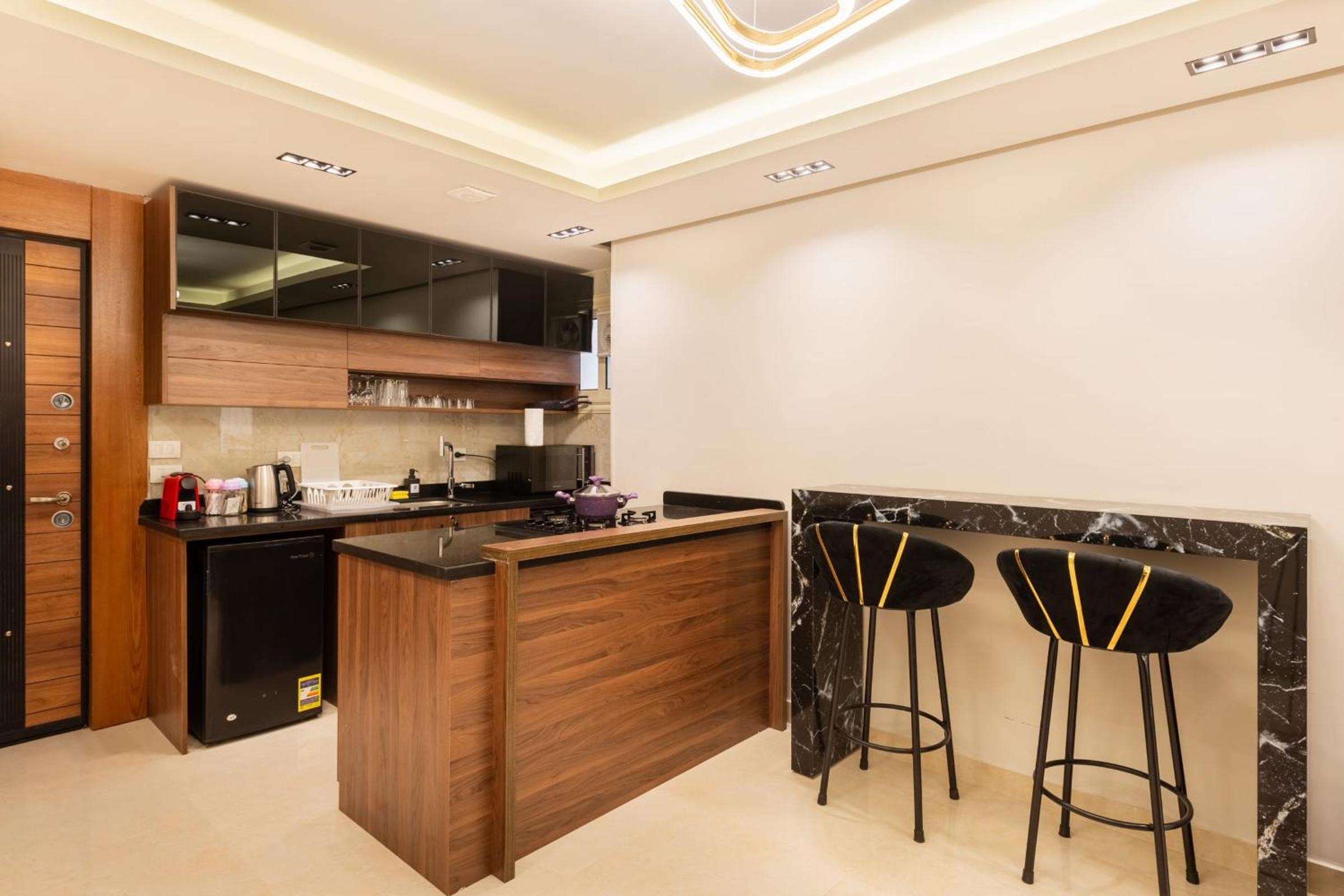 Superb & Simple 2 BDR Apt 5 min from Airport
