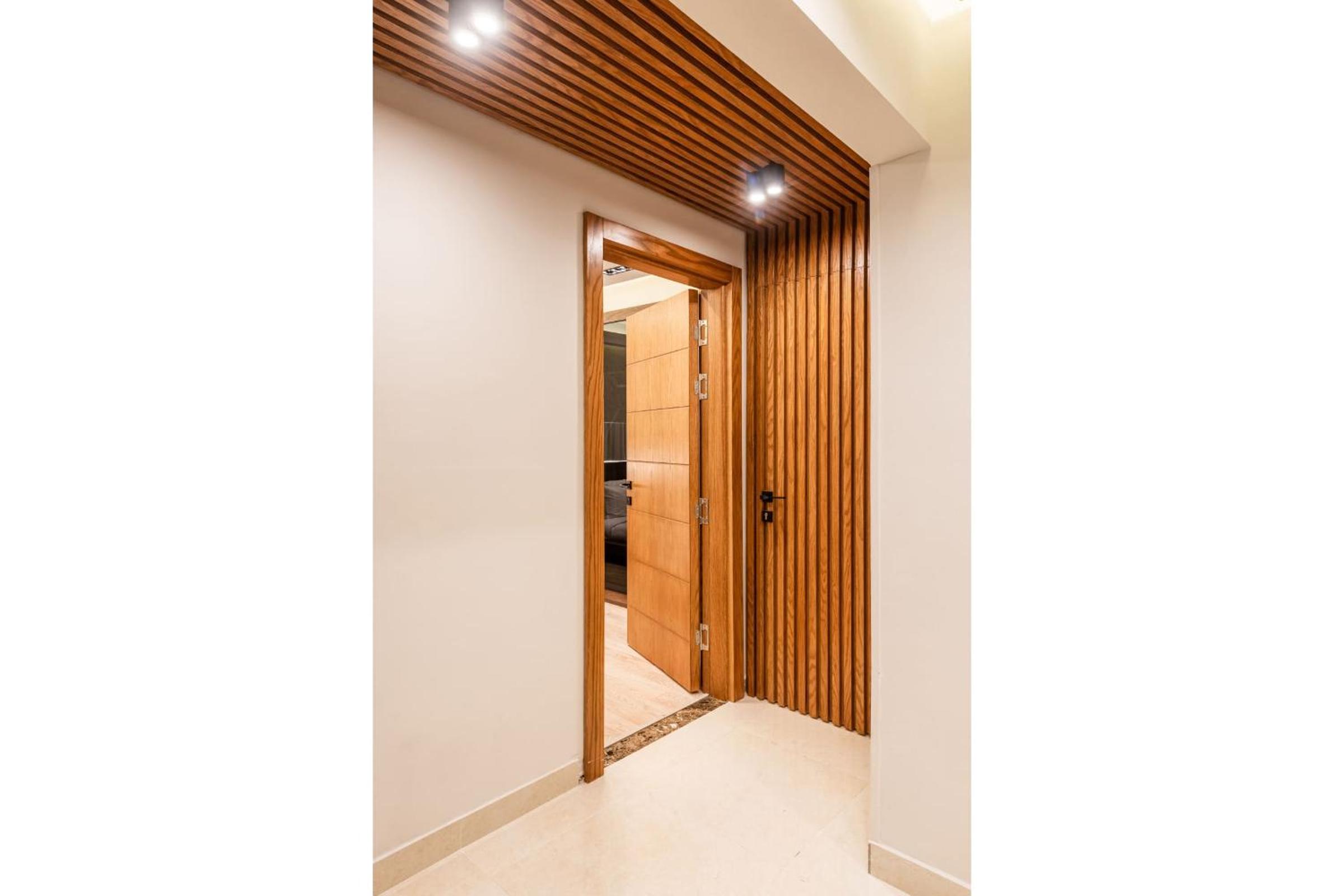 Superb & Simple 2 BDR Apt 5 min from Airport