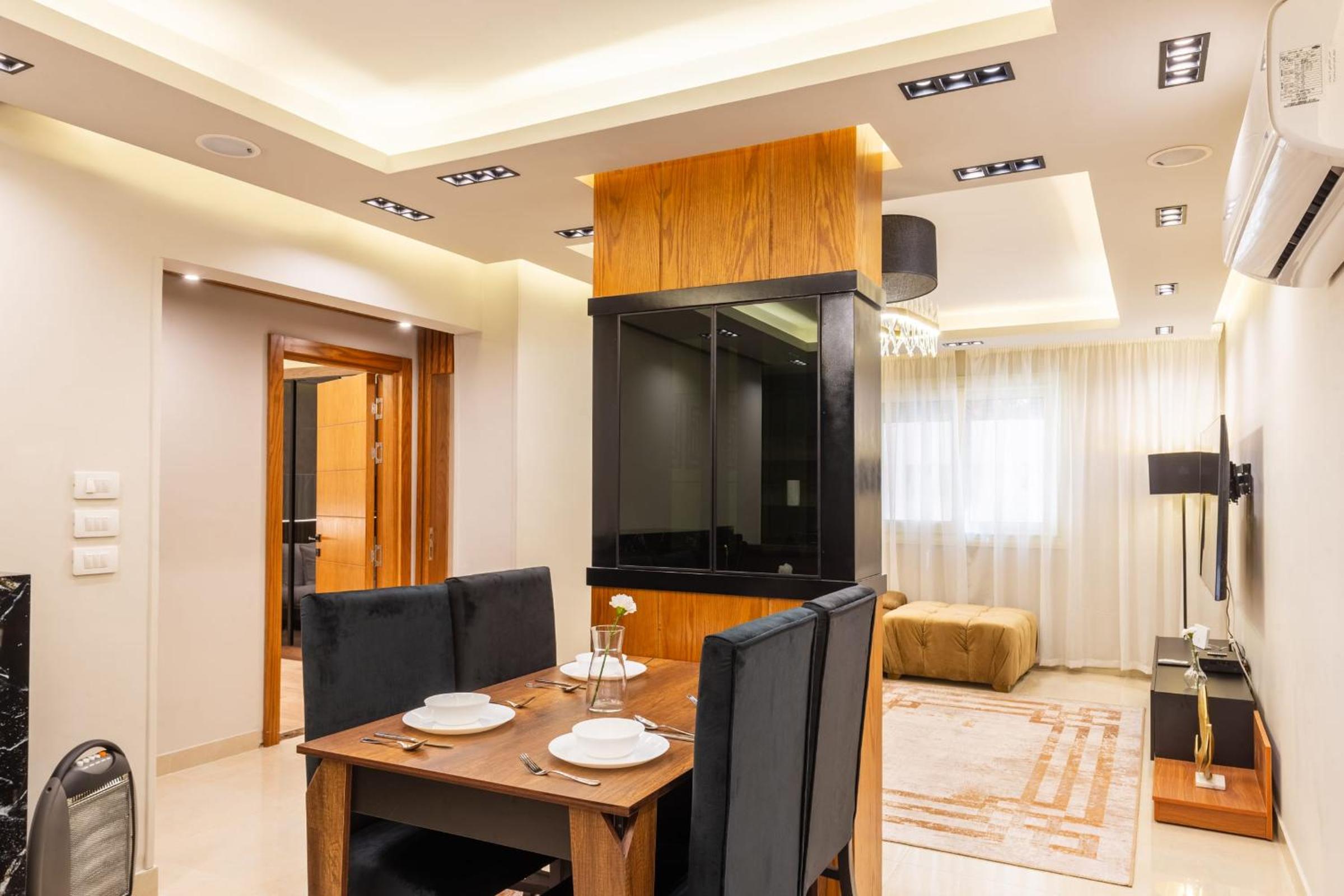 Superb & Simple 2 BDR Apt 5 min from Airport