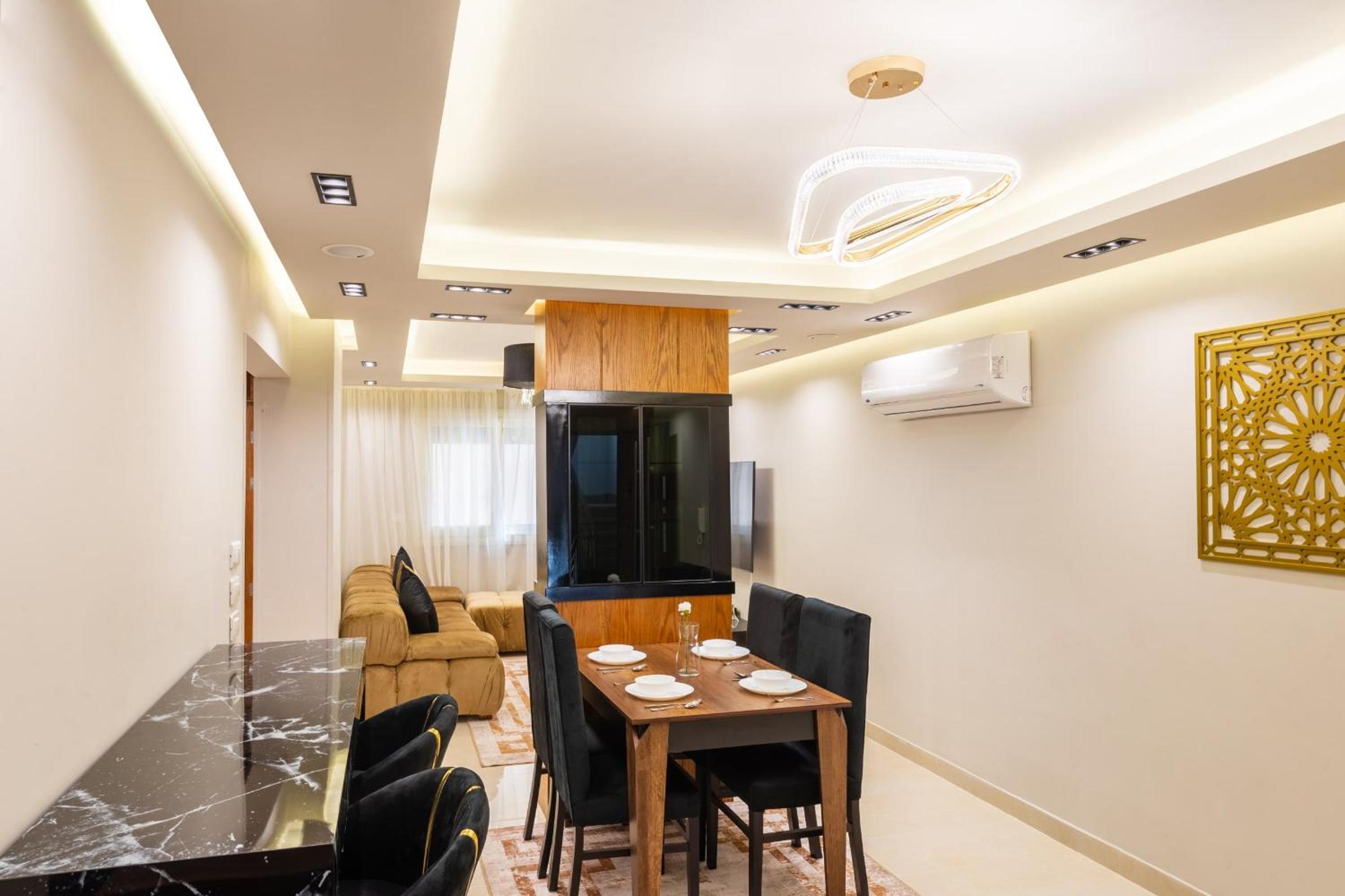 Superb & Simple 2 BDR Apt 5 min from Airport