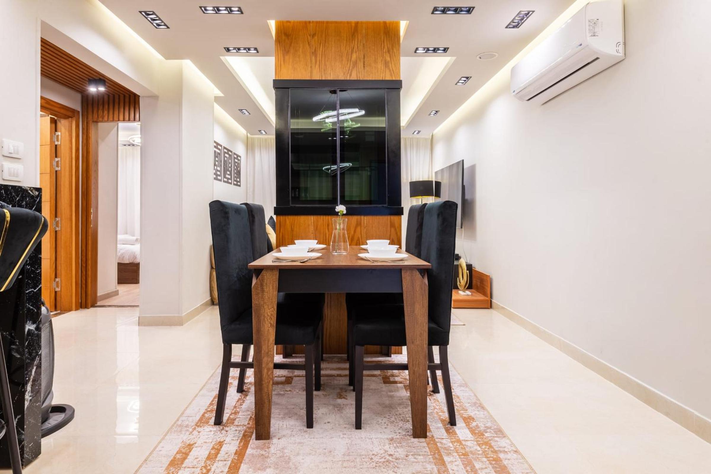 Superb & Simple 2 BDR Apt 5 min from Airport