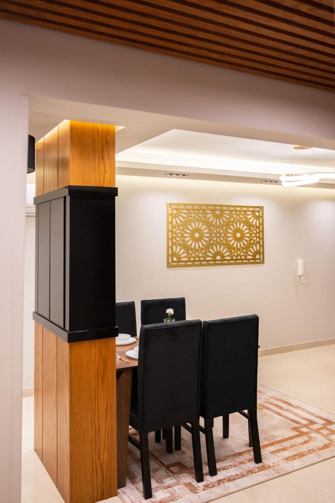 Superb & Simple 2 BDR Apt 5 min from Airport