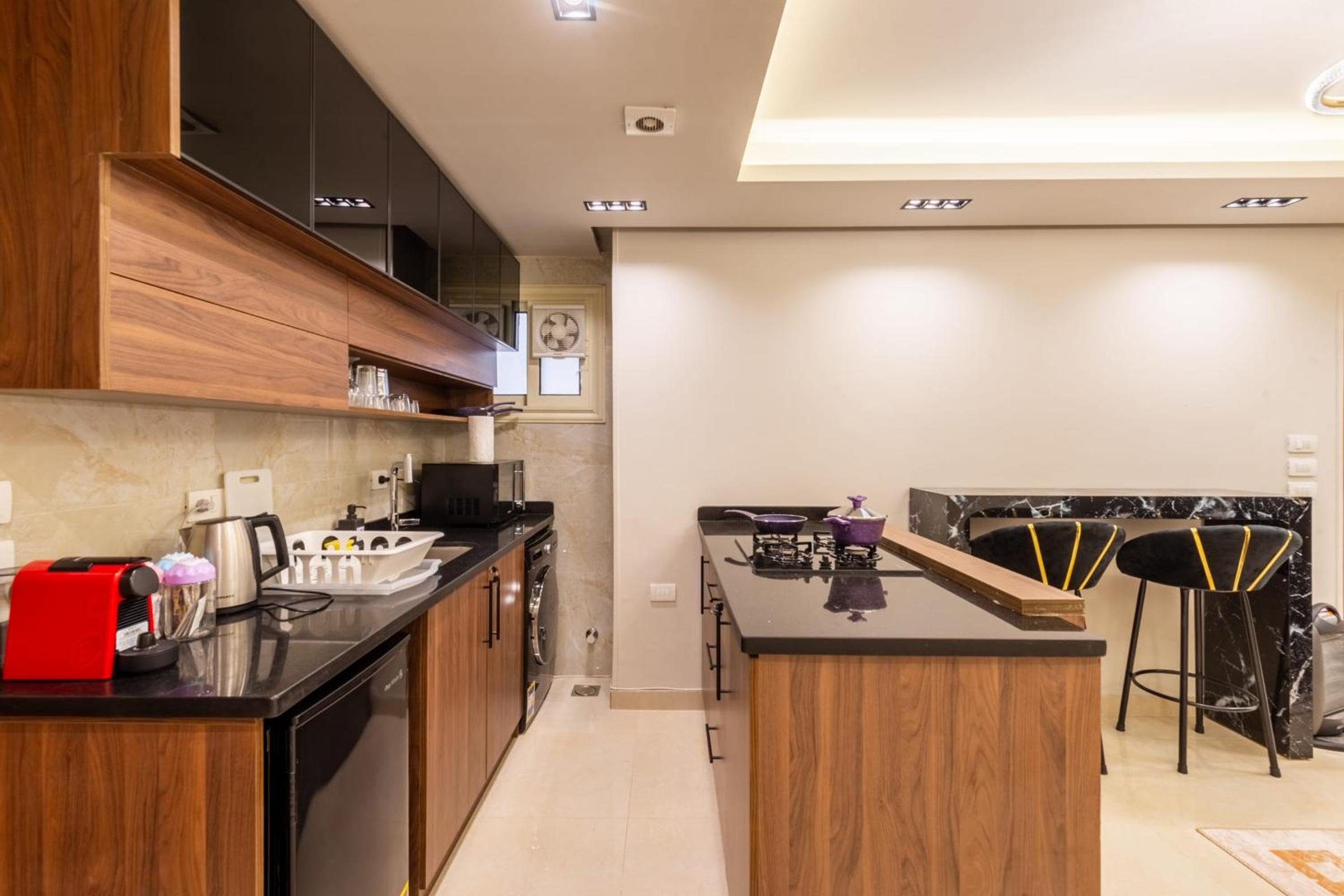 Superb & Simple 2 BDR Apt 5 min from Airport