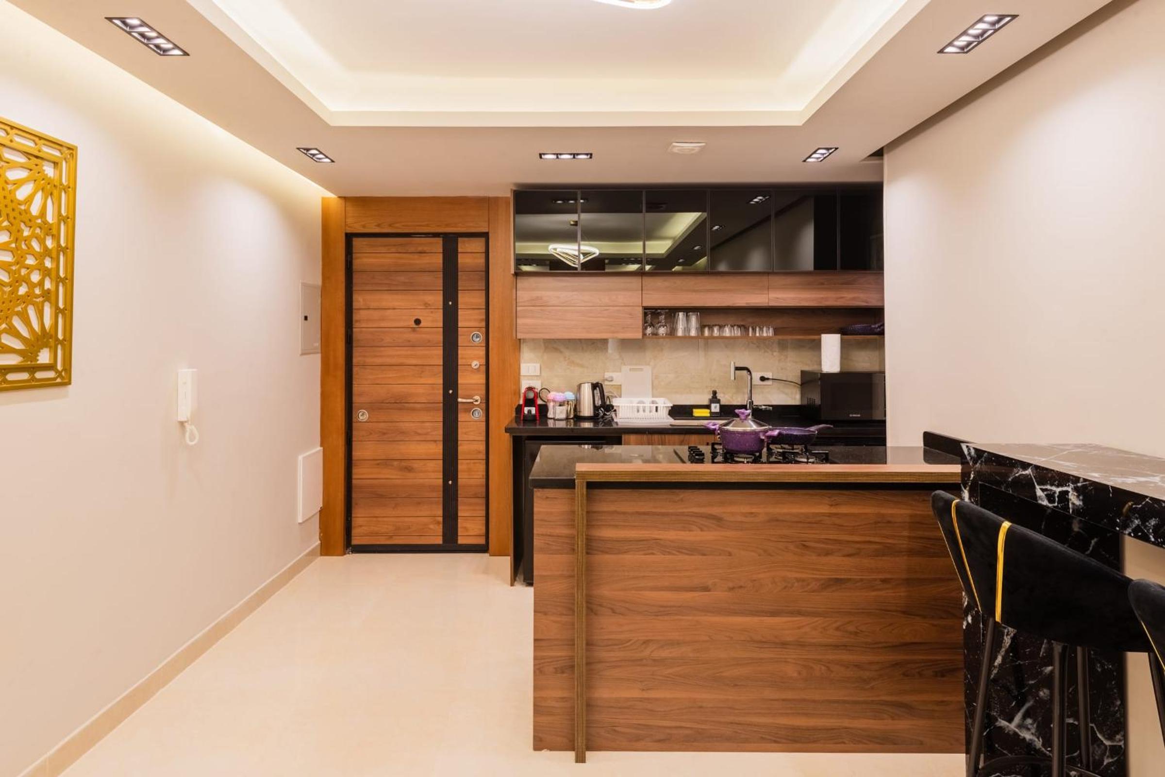 Superb & Simple 2 BDR Apt 5 min from Airport